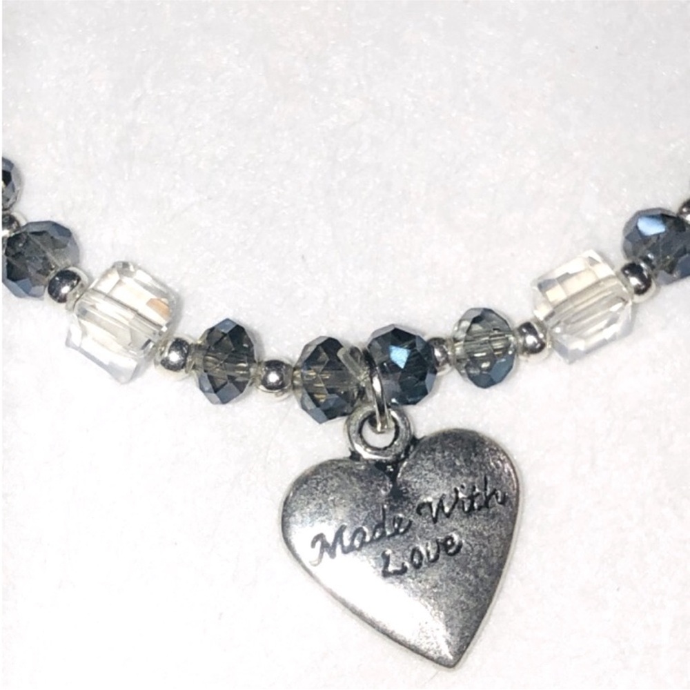 UNBRANDED Faceted CRYSTAL GLASS Stretch Bracelet With SILVER Heart Charm - Picture 4 of 8